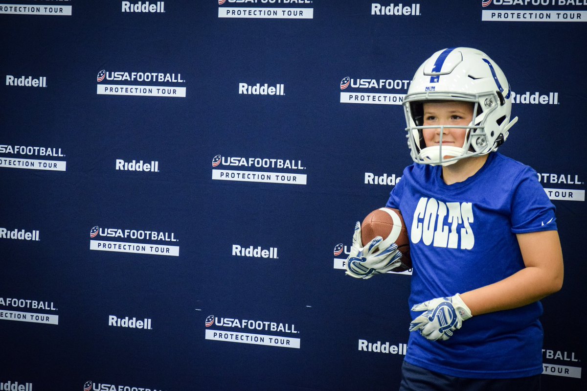 USAFootball's tweet photo. Getting fitted for the correct helmet is the first step to a smarter, safer game. β
@RiddellSports x #ProtectionTour https://t.co/Mu7Yl2ACLX