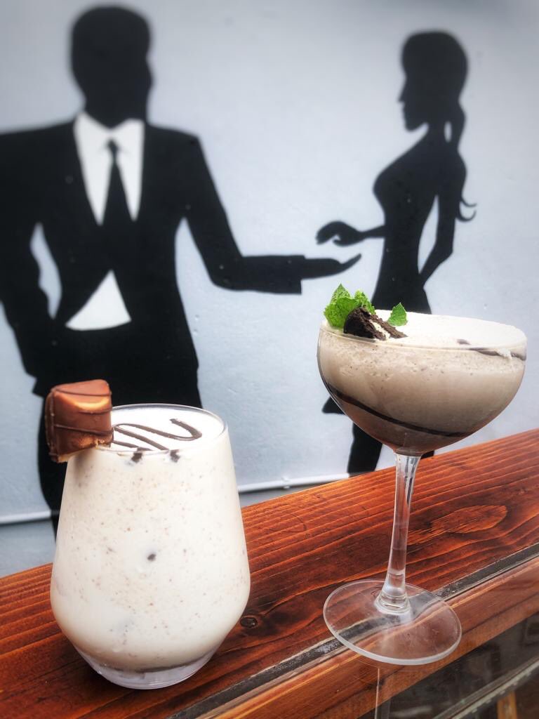 Hamletskinsale's tweet photo. You have to try our DIVINE Ice Cream Cocktails 🥰
Exclusive to Hamlets Garden
Choose from our Mint Choc or It’s all Bueno Ice Cream Cocktail’s @yaycork @kinsale_ie @KinsaleNews
#IceCreamCocktails #HamletsGarden #Divine #Youhavetotry https://t.co/0jbESXEwNT