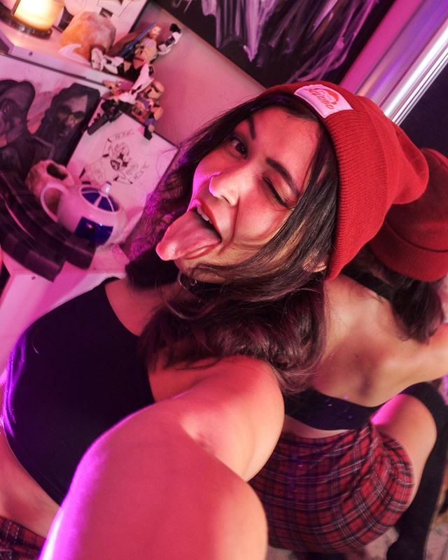 LunaLyrik's tweet photo. Not excited for the cold, but I am ready for plaid and beanies.
.
.
.
.
.
#sclobo #twitchpartner #girlsoftwitch #starwars #asajjventress #thighhighs https://t.co/z9eT266m5r https://t.co/D8VTCFf1Dx