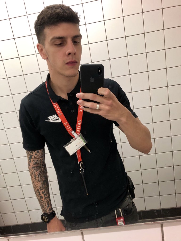 leozits09's tweet photo. Mais um, menos um 🤷🏻‍♂️ https://t.co/bf663dSMDb