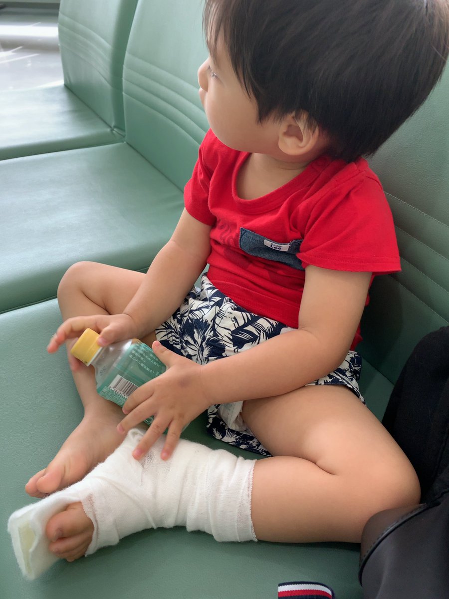 akito201702's tweet photo. 早く歩きたいね😭
1週間は安静にしなきゃダメらしい😩
3.４日はお風呂もダメだって😭 https://t.co/4WNXA9hGjq