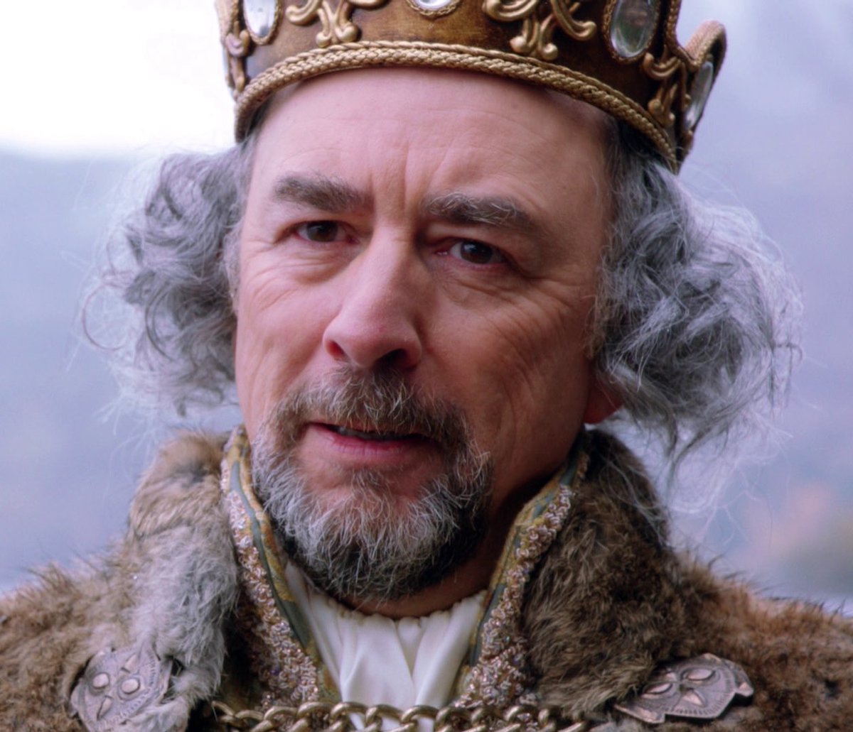 nocontxtww's tweet image. imagine the scene. it’s present day and sam has decided he wants to run for president. we see him going to recruit the squad. 

this is how he finds them.