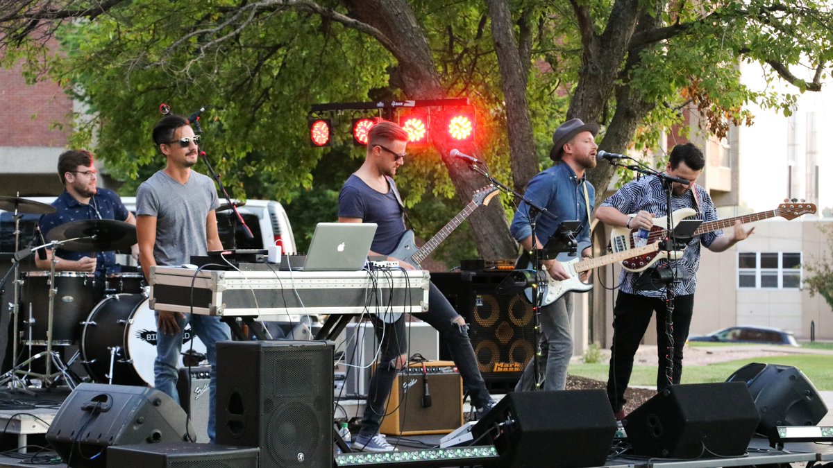 CoeCollege's tweet photo. Live music, snow cones AND inflatables?!? We hope you enjoyed the carnival, Kohawks! 🤡 https://t.co/vsxn6DMVeW