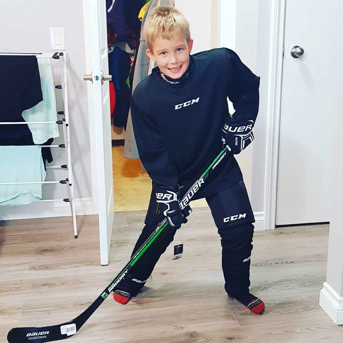 LapierreJeff's tweet photo. We have a hockey player!!! Thanks for all the help @cyclonetaylor in Surrey. Amazing service. Very knowledgable #LMHA #FutureCanuck #IceHockey https://t.co/ikubf9XGsA