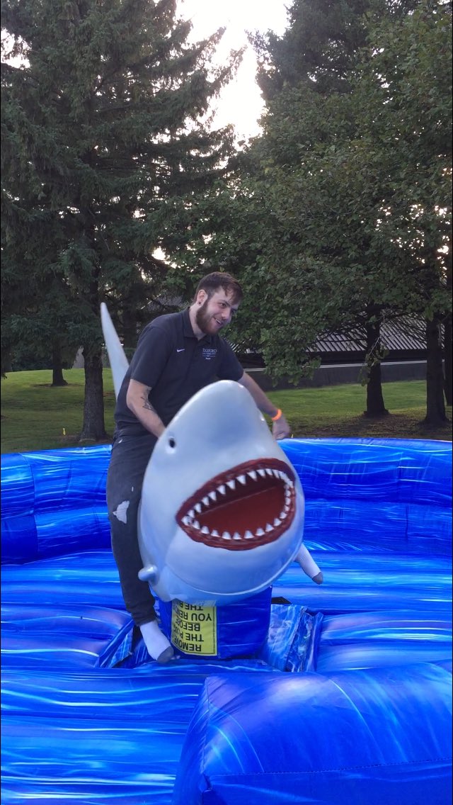 ProfMull's tweet image. Great time at the #FallKickOff event tonight, @RUDeanOfFun! Great attendance and such an electric buzz across our entire campus! 🙌🏻 Also, everyone should know I beat @Duffmahn at the 🦈!