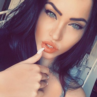 🐍 Deadly Little Poison 👅 tweet media