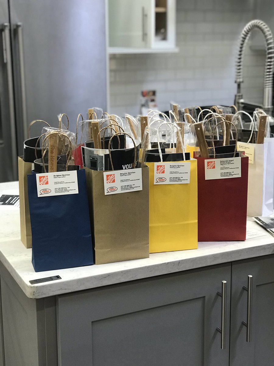 HeatherBell74's tweet photo. We are ready to party!!! Goodie bags for our guided virtual tour!!!! https://t.co/6o6I1t6kKx