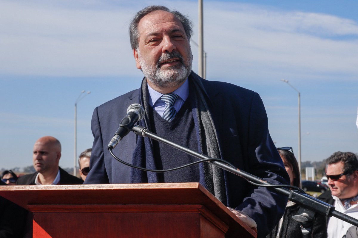 movporlapatria's tweet photo. Compartimos el discurso completo de 
@jorgegandini
 en la inauguración del monumento a Wilson en la intersección de Avda, de las Américas y Ruta Perimetral. Una obra de los artistas Alberto Saravia y Giorgio Carlevaro.
#100AñosWilson
#183PN
Ver discurso en https://t.co/UbPOWG4FBj https://t.co/lRDm6MIcEr