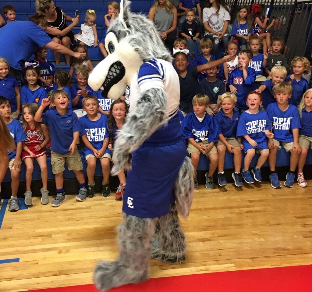PMH4484's tweet photo. Great 1st pep rally #Copiah! Tremendous thank you to Dr. Hulon, President of CLCC, for coming out and speaking! Great to see Graduates, Jay Smith and Mallory Alford! And a special thanks to the Wolf mascot! Letโs have a great year! #GoColonels #GoWolves https://t.co/Wnl8uXWqv3
