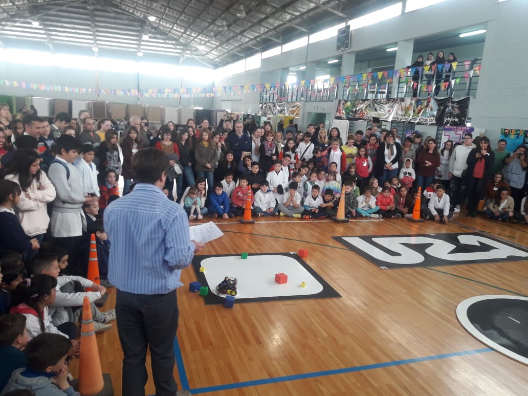 CarolitaR's tweet photo. La #FeriadeCiencias de la Región 23 se hizo en #Puan y estuvo buenísima!
@BAeducacion https://t.co/0btzHi5p7w