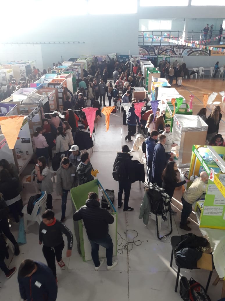 CarolitaR's tweet photo. La #FeriadeCiencias de la Región 23 se hizo en #Puan y estuvo buenísima!
@BAeducacion https://t.co/0btzHi5p7w