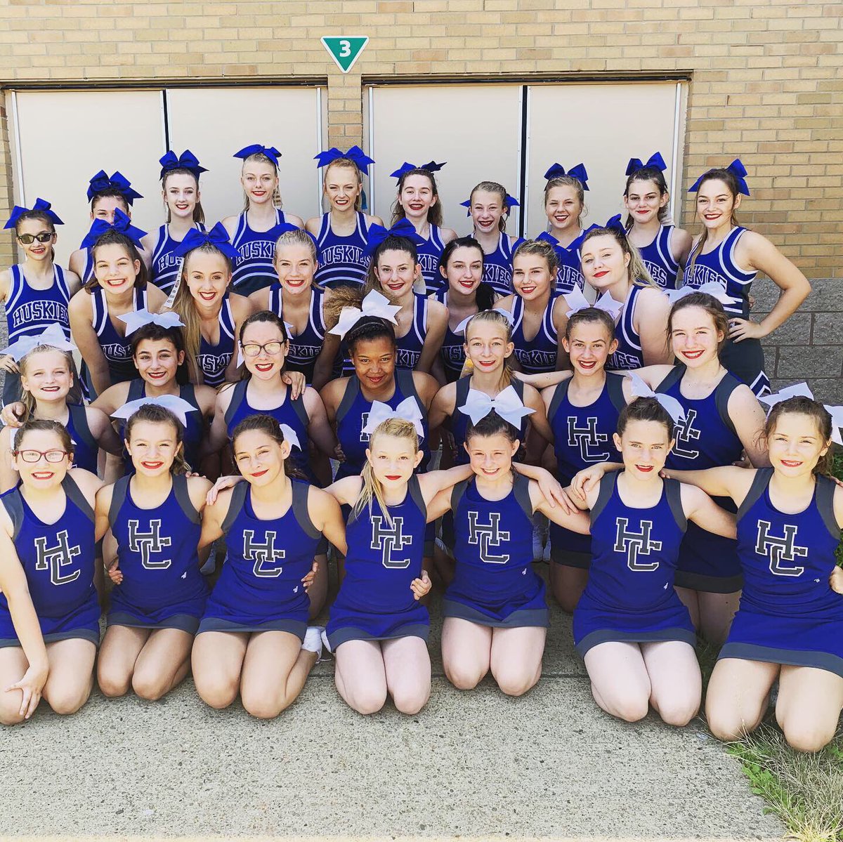 vsfkristinh's tweet photo. Who’s ready for some football 🏈?! With just 1️⃣ week until kick off for most Ohio teams, it’s time for some #VarsityReveal action! First up, the Huskies of @HC_Cheer1 in their new #BowToToe #VarsityStyle! Thank YOU for choosing @VarsityFashions! GO HUSKIES! 💙🐾 #OHIO https://t.co/FGftvWOou0