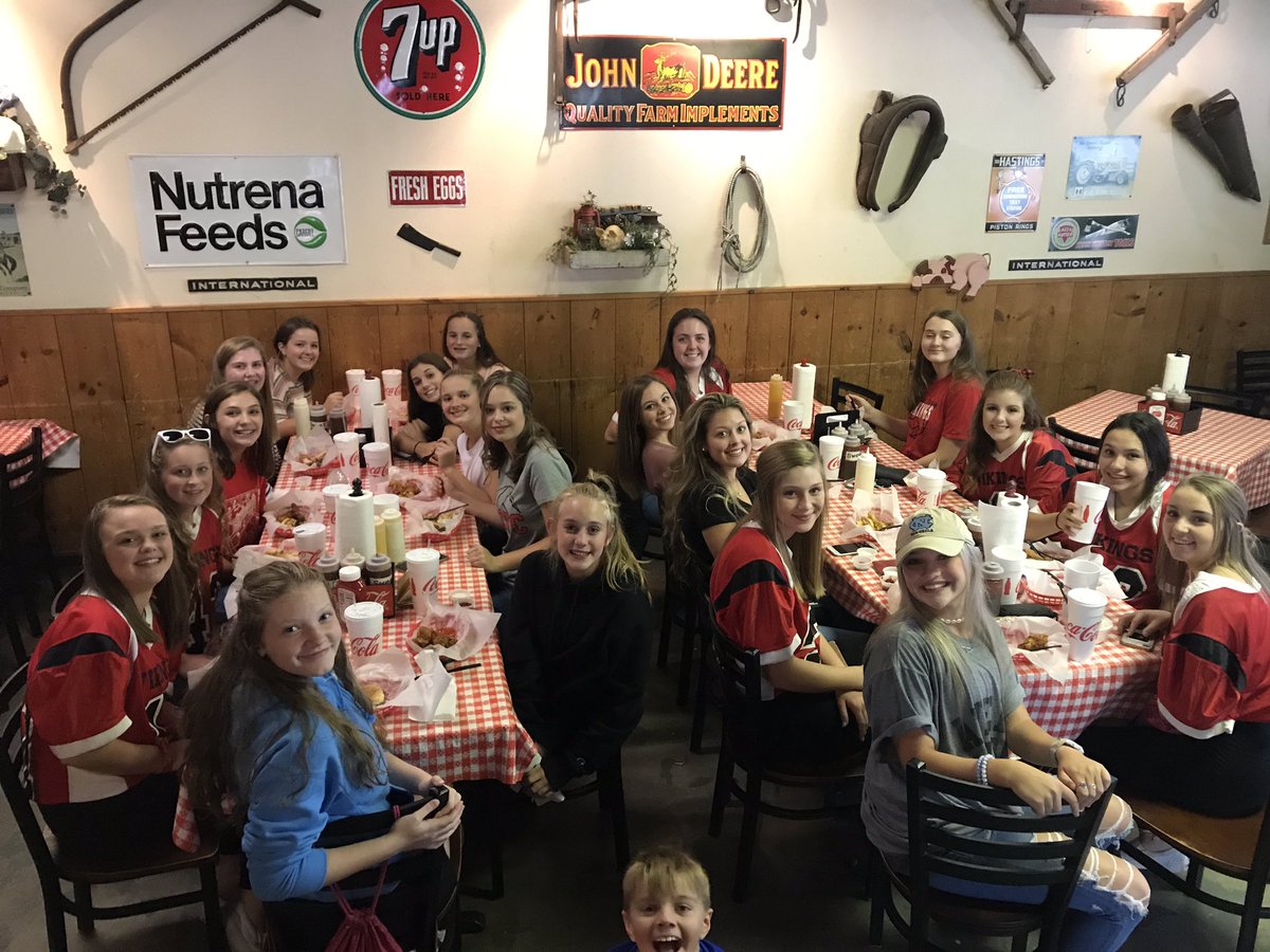 avery_vb's tweet photo. Pregame meal! Getting ready to cheer on our Vikings! #revengetour #raidthenet #oneschool #weareavery @averyhighschool https://t.co/hv3PBmGWKa