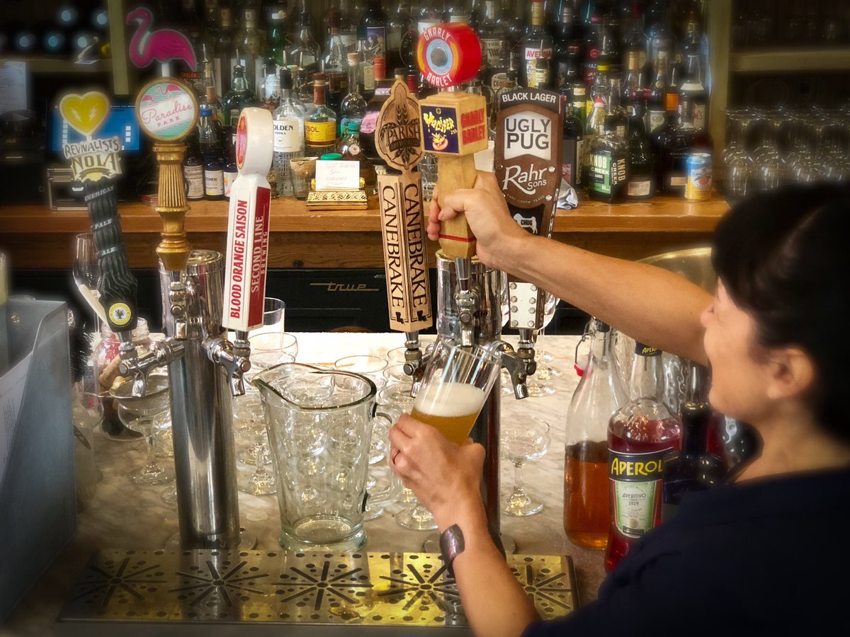 PecheNOLA's tweet photo. TGIF!
Come try one of our local draft beers!
#pecheseafoodgrill #neworleans #gnarlybarley #parishcanebrake #secondlinebrewing #urbansouthbrewery #nolabrewingcompany https://t.co/Aphe6dTwY8