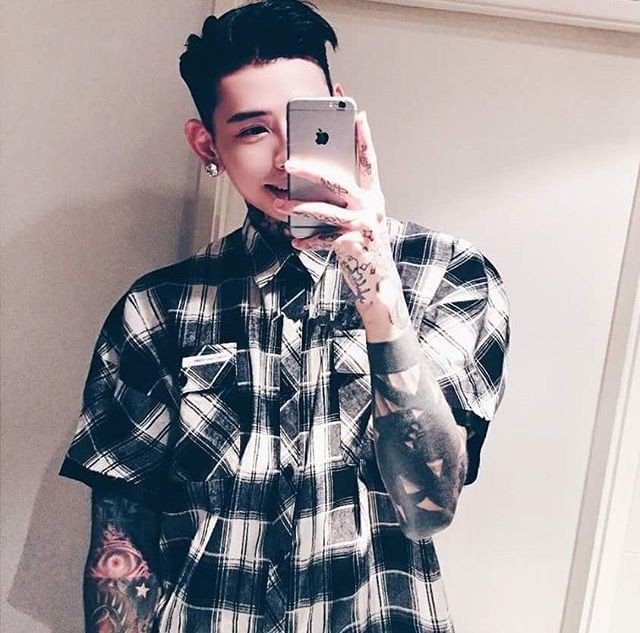 ⠀

      ⠀⠀⠀                   ─ selfie 。

      ⠀⠀