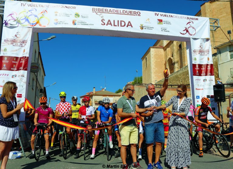 martin__early's tweet photo. Galería fotos etapa 2 #VueltaRibera @VueltaRibera 23-8-2019 Langa de Duero - San Esteban de Gormaz
1⃣ @_rccarlos @FundContaTeam
2⃣ Casper van Unden #Acrog
3⃣ @raulgarciapiern @FundContaTeam
📸👉 https://t.co/EKrBPhniKc https://t.co/Q89mMAHRSg