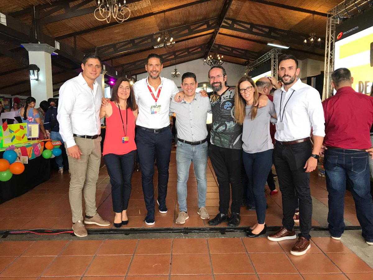 michaelparrales's tweet photo. Terminando tremenda semana de desarrollo profesional con estos pros de la educación. #aulaspro @EmilioT1978 @_Sirolopez_ @Florenhh13 @_AnaRomeo https://t.co/XlKeNPEIXC