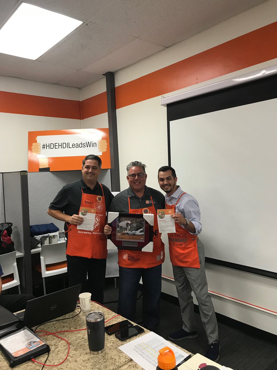 Last week’s MBR. RSM <a href="/OrmondLsormond/">Lorenzo Ormond</a> recognizing the team for crushing windows POS in 1H, and us recognizing him with some Red Sox memorabilia. #oneteam in full effect!! #PacCentralcrushesservices <a href="/THDYuda/">Yuda Arbeli</a> <a href="/StaceyTank/">Stacey Moreau Tank</a> <a href="/wendyofthewest/">Wendy Jiles</a> @THDShawnPacCen