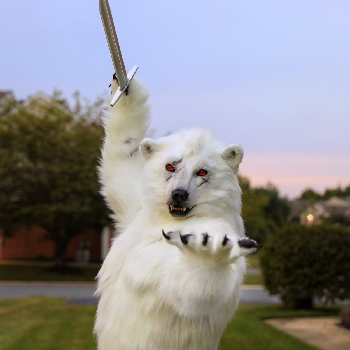 Who reckons themselves worthy for this unforgiving blade I forged!⚔️
#FursuitFriday 
📷@MozongSama