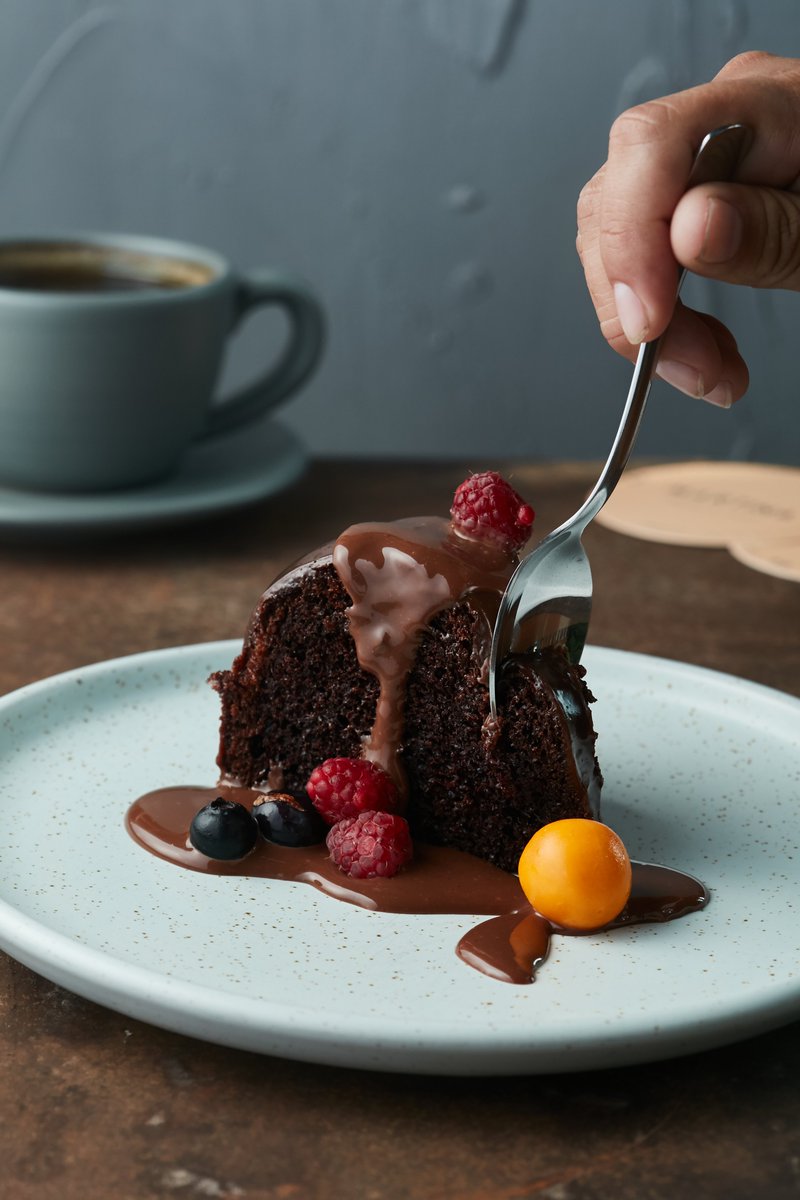 ¡Irresistible torta de chocolate con arándanos y frambuesas! 
Se ve deliciosa. 
Fotografía de nuestra Embajadora Jimena Agois #CanonistaPorSiempre 😎

Comparte con nosotros tus mejores fotos en instagram: instagram.com/canonperu/