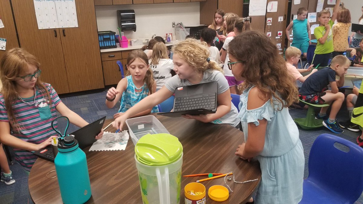 msholtsclass's tweet image. Our first STEM Friday was great! Can't wait to have more! @MrsDaniels013 #telegraphisawesome #3rdgraderocks