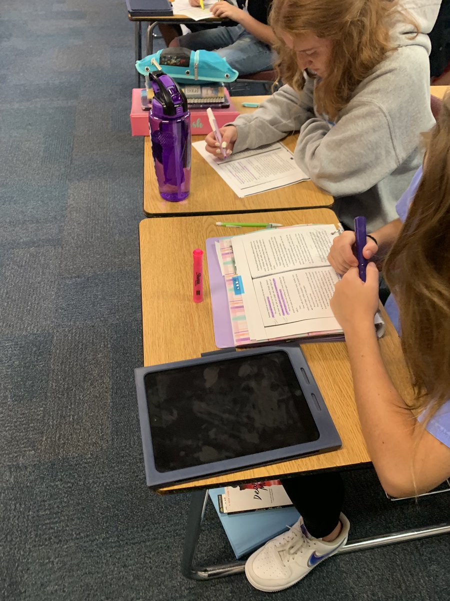 Miss_Sangi's tweet photo. This week we worked so hard on making our reading VISIBLE. We practiced making comments, questions, clarifications, predictions, and connections as we read. I can finally 👁 those 🧠 at work! #usingourbrains https://t.co/qwf12fLXyK
