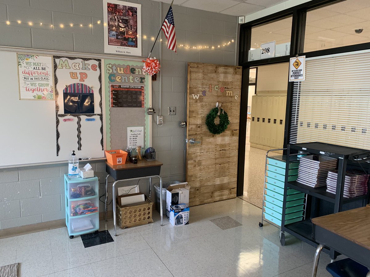 MrsBrowningTMS's tweet photo. Classroom is almost ready for the kiddos!  Can’t wait to meet all my #tabbtigers https://t.co/Zx9Dgf5Ylk