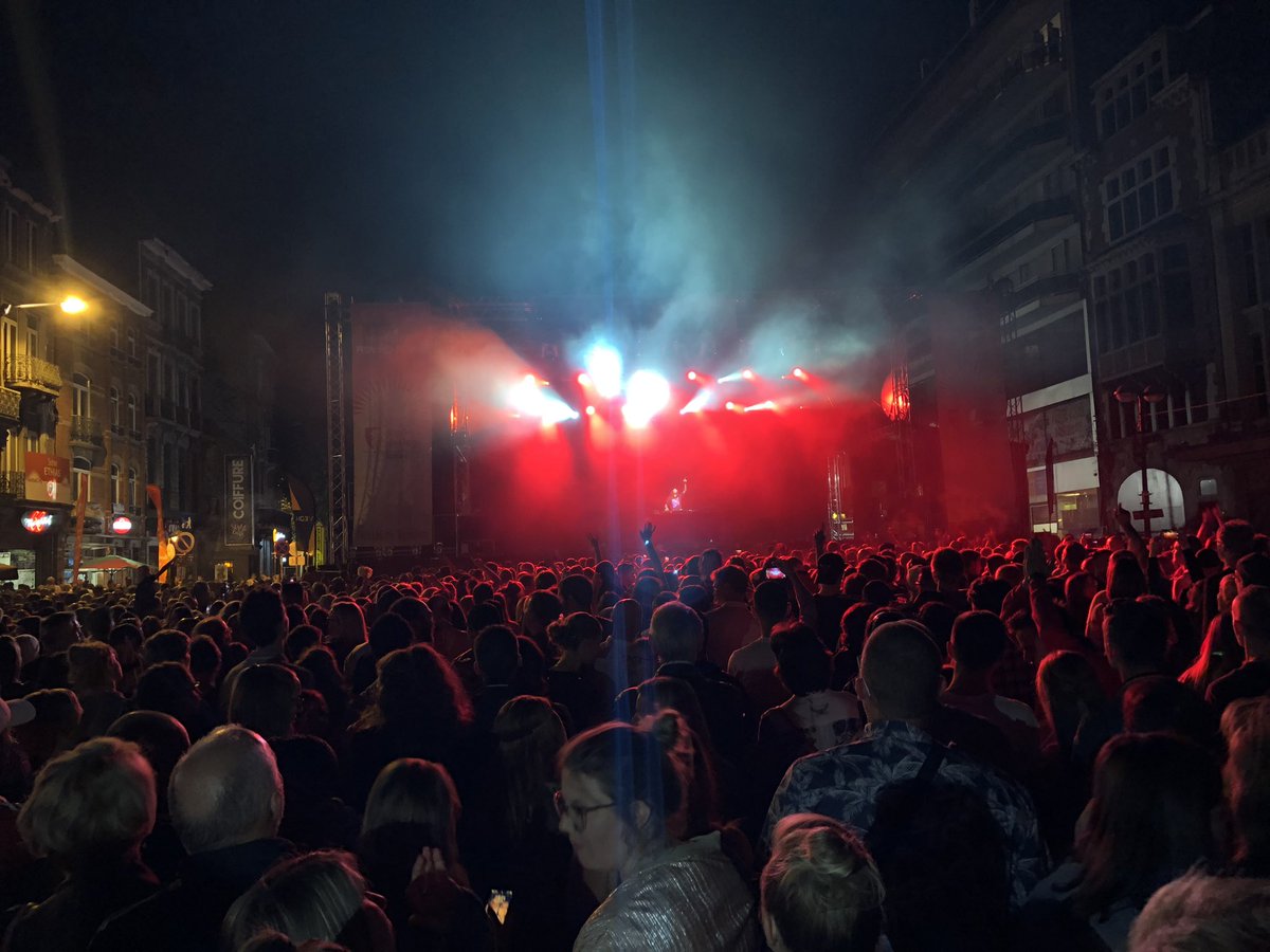 VEDIA_BE's tweet photo. Un vendredi noir de monde ! #verviers #kidnoize @FiestaOfficiel https://t.co/3mVw2c8E3U