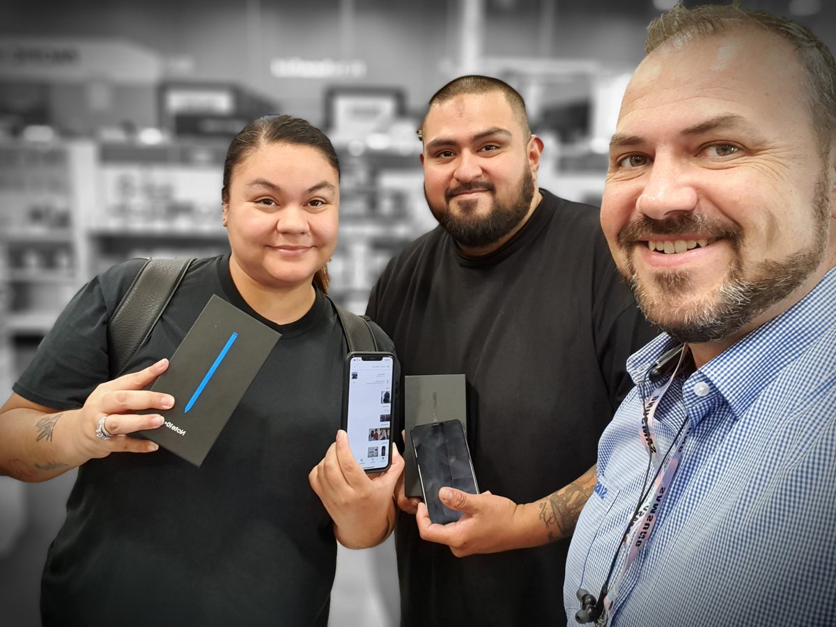 DarthProff's tweet photo. Very Powerful, productive day today. These people were able to get their hands on #themostpowerfulgalaxyever
#GalaxyNote10Plus #GalaxyNote10 #WEWILL #SCKeepItTight @adamksea @Krivs14 https://t.co/n0Ix4V6Rbc