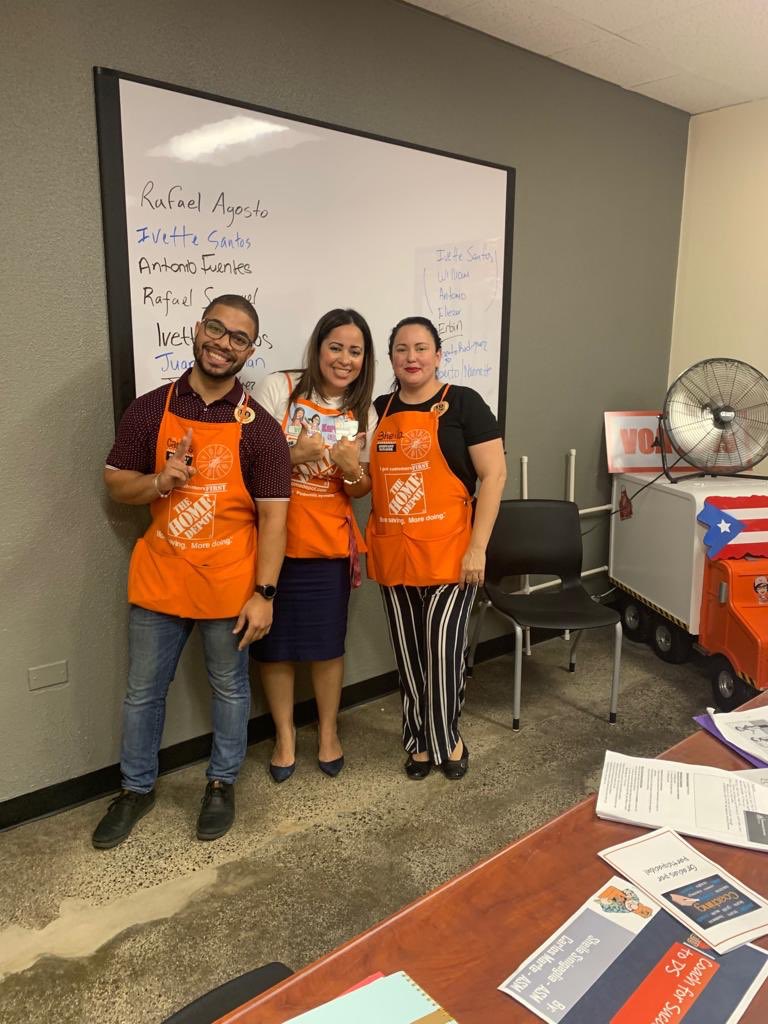 KarolynOc's tweet photo. Gracias a nuestros ASM @Cemarte15 y @justshe por el taller de “CoachForSuccess” para supervisores  🅓🅔🅢🅐🅡🅡🅞🅛🅛🅞 🍊 https://t.co/23h2YaPRHC