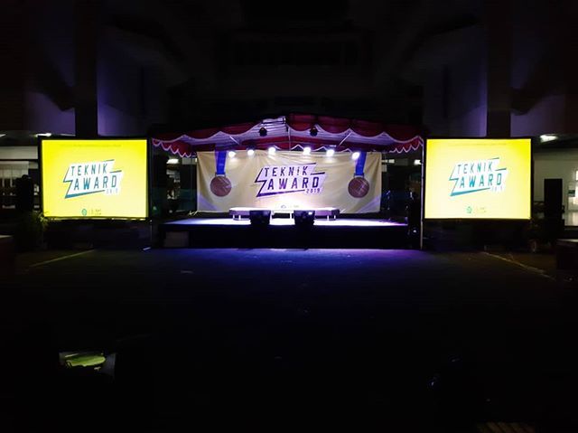 kalidaspro_id's tweet photo. Teknik Award 2019 Fakultas Teknik UGM
#kalidaspro #sewasoundsystemjogja #sewasoundsystemjogja #rentalsoundjogja #rentalsoundsystemjogja #sewagensetjogja #yamaha #dsr215 #dbr15 https://t.co/RRYns4LiMo https://t.co/OqZjbj1SAh