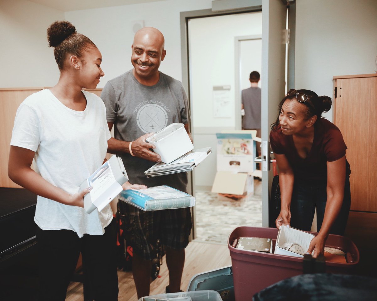 SDSUhousing's tweet photo. Happy #AztecMoveIn day everyone! It’s been an amazing day and we are so happy to have you here! Welcome to your home away from home! 😁🔴⚫️ #SDSU #SDSUhousing https://t.co/UVo5SpuYCu