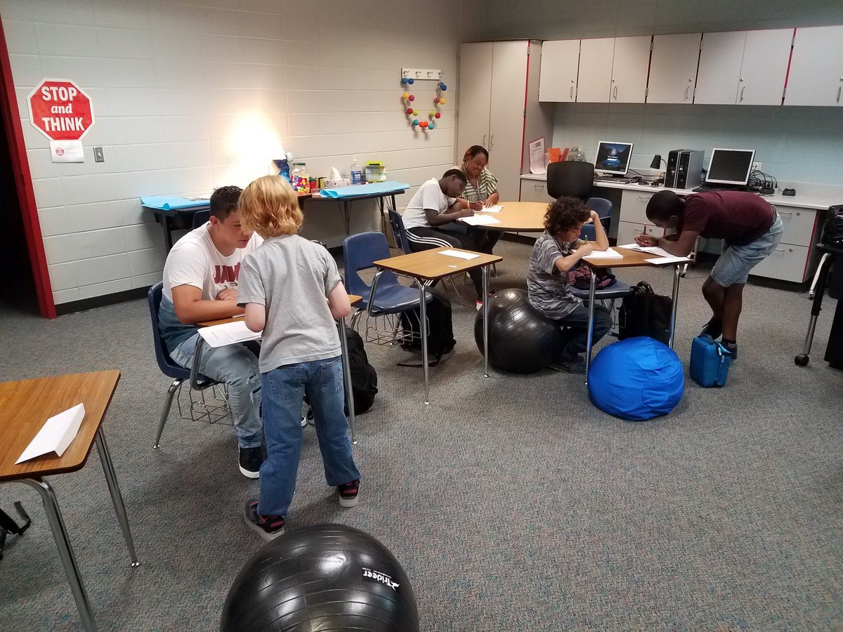 PawSuccess's tweet photo. Quoting The Cure "It's Friday, I'm in love" -w/ this group! Introductions, mixed w/ collaboration, mentoring, &amp; some friendly competition_ what's not to love? It's going to be a great year watching these @StrackKISD pawtners #Rise2Excellence! #dogs #MagicalMoments #KleinFamily https://t.co/1r8gdQCBKq