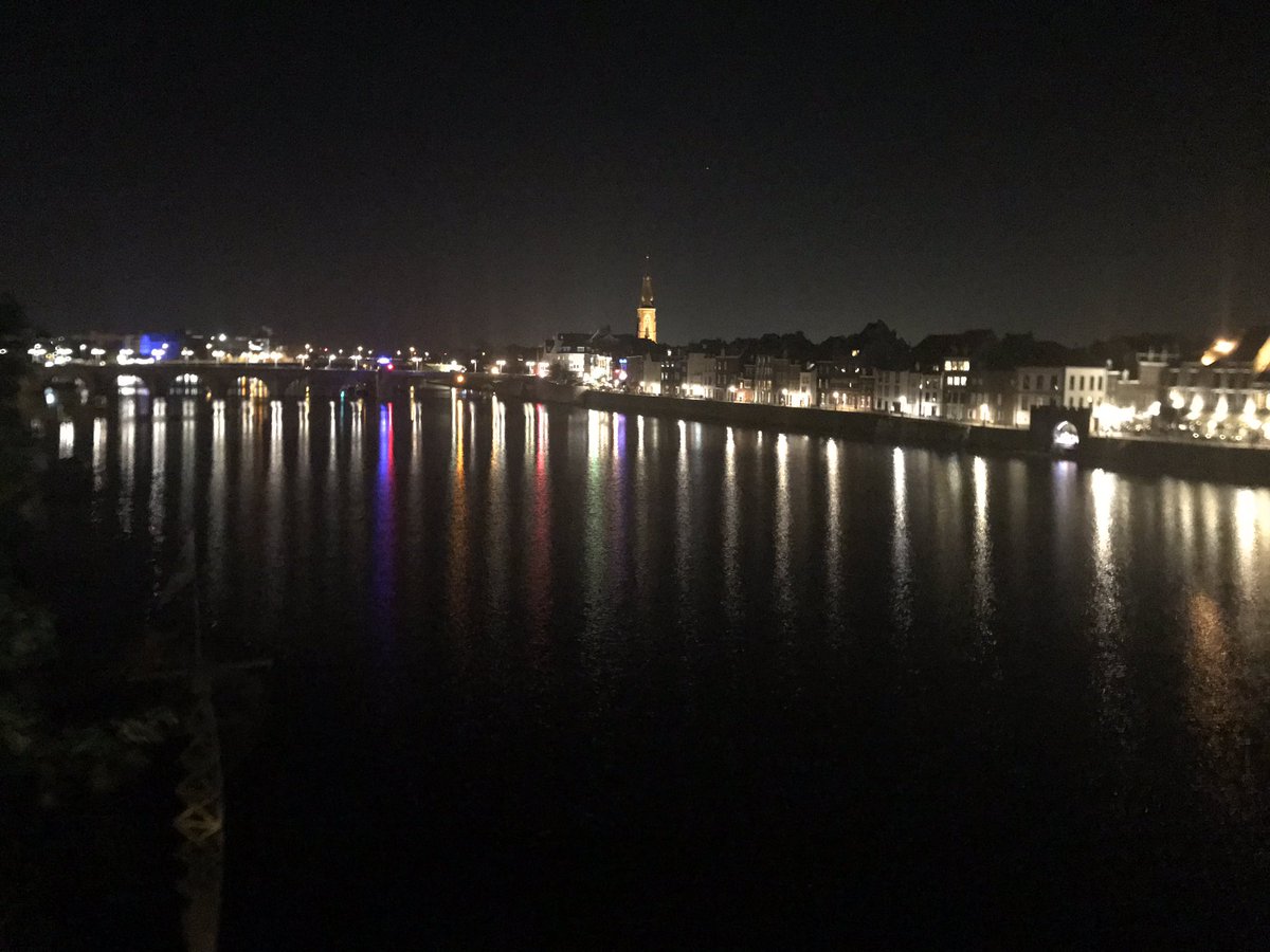 larasavelkoul's tweet photo. Oh Mestreech. De glitters en glans in het zonleeg. #love #maastricht #preuvenemint #franspollux https://t.co/SwBicjInh0