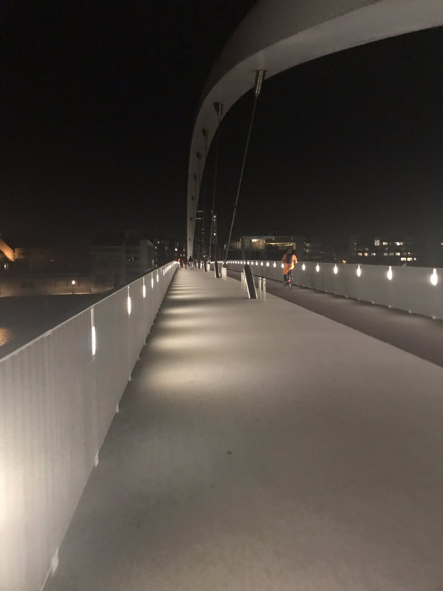 larasavelkoul's tweet photo. Oh Mestreech. De glitters en glans in het zonleeg. #love #maastricht #preuvenemint #franspollux https://t.co/SwBicjInh0