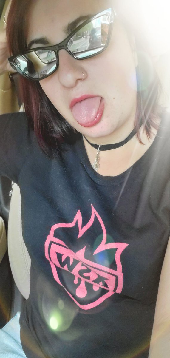 NatStalgia_XSW's tweet image. Can't wait to watch tonight's @XtremelySerious from the audience for once! It's such a killer lineup, you're not gonna wanna miss it! 4 realz. If you're not in town, stream it LIVE on @indiewrestling or wait 10 years to watch it until it becomes cool again. 🤷‍♀️👐 #XSWLive