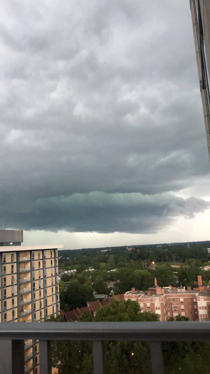 CharlotteJosh's tweet photo. ⁦@WBTV_News⁩ ⁦@WBTVweather⁩ Uptown Charlotte in Fourth Ward. https://t.co/5wzYUielNN