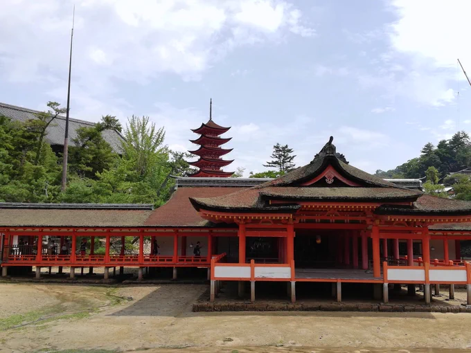 広島滞在を一日延ばせたので、昨日は予定になかった宮島に行って参りました!想像以上にガチ登山でした(^_^;) 