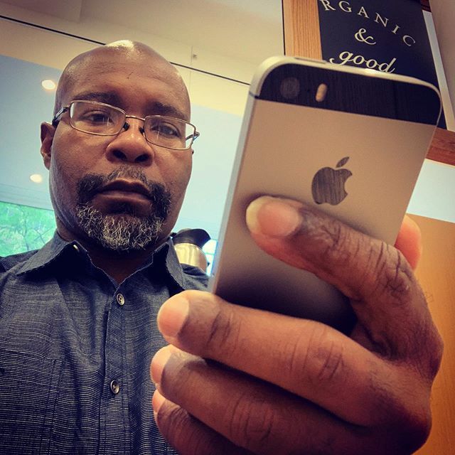 NathynMasters's tweet photo. When your phone is also your shopping list. At one of my favorite places, @Target.
#shopping
#iphonese
#dailytask
#targetshopping
#targetshopper https://t.co/Y1V9JcEcZX https://t.co/mn5NNnvIwS