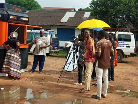 clarenceDsmart's tweet photo. #SaloneTwitter #FFF - Fatu Fry Fry Part 2😀😀😀 Coming Soon‼
#OrangeMoneySeries Episode2
dis episode fine n funny😂 pass Episode1...Watch Out
(Behind the Scenes)
*** Shot by** #PriorityMultimedia 🇸🇱 #PrioritySolutionsLtd🇸🇱
@Orange_sierra @aminatakn https://t.co/P2qQtcRTAR https://t.co/mS8dblkPqe