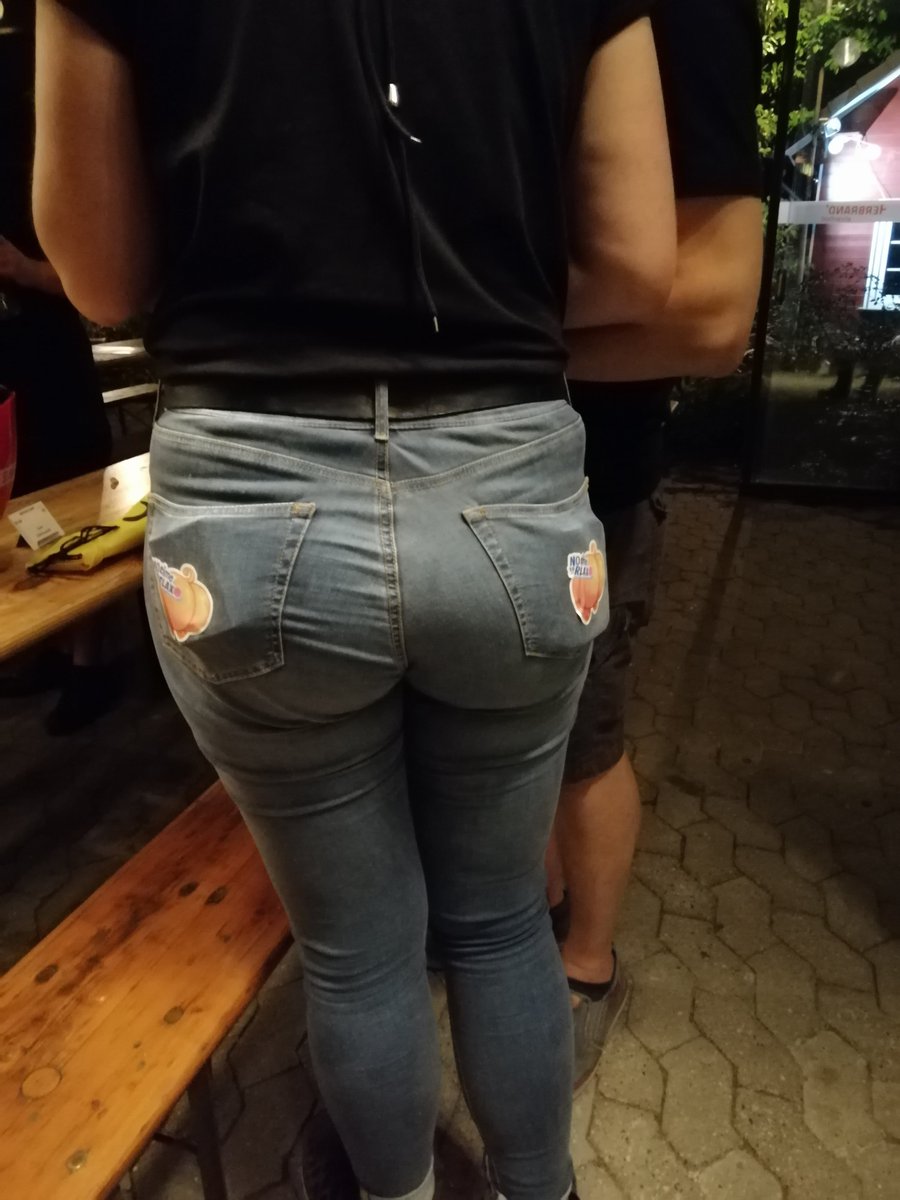 loobz_inc's tweet image. Die #gamescom war auch für mich für den Arsch. Keine Spiele die mich zum  Stunden langen anstellen gebracht hätten aber am #streamhow Treffen gab es was zu sehen :D @Zelastion  @LordHelmchen78 
#Werwars?DerLoobz