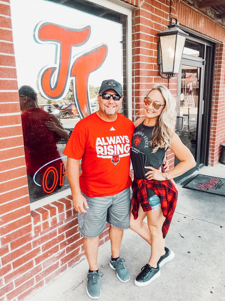 Paigeyyy_P's tweet photo. Pops, mom and nana have made it south! #WolvesUp #Family #Blessed #HowlYesGodBless #GRW https://t.co/KtyHqHEvl0