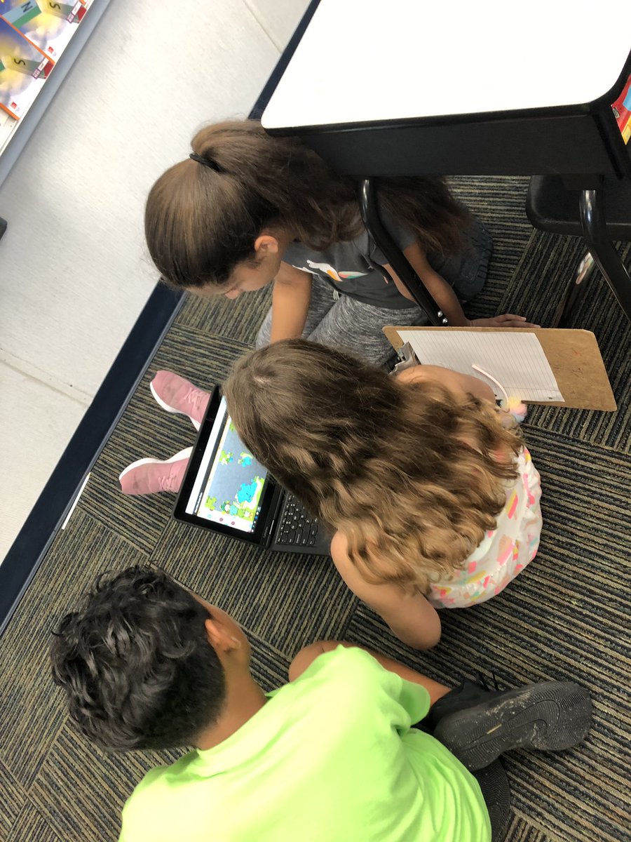 ECE_4thgrade's tweet photo. Mrs. Morris’ class working together to ESCAPE!  #placevalue #4thgraderocks #Teamwork https://t.co/DtglNoxvmm