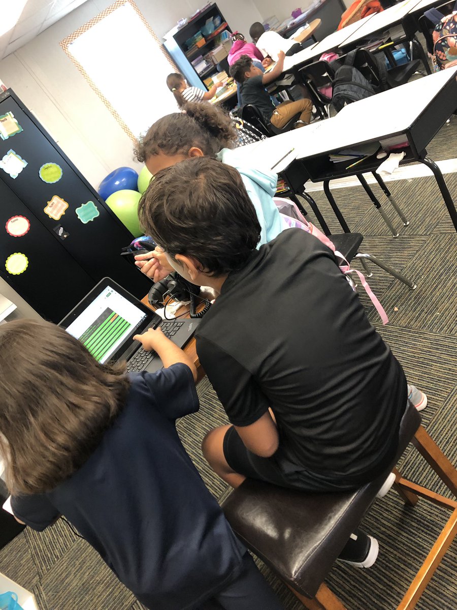 ECE_4thgrade's tweet photo. Mrs. Morris’ class working together to ESCAPE!  #placevalue #4thgraderocks #Teamwork https://t.co/DtglNoxvmm