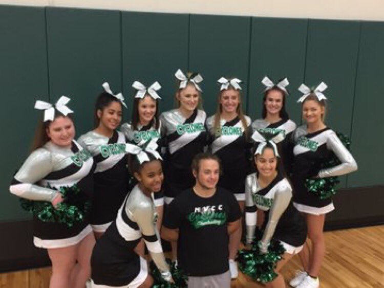 mvcc_cheer's tweet photo. Flashback Friday.! It’s been three years already. Where are you now? And what’s with the bows?! https://t.co/K5yzpdrKZm