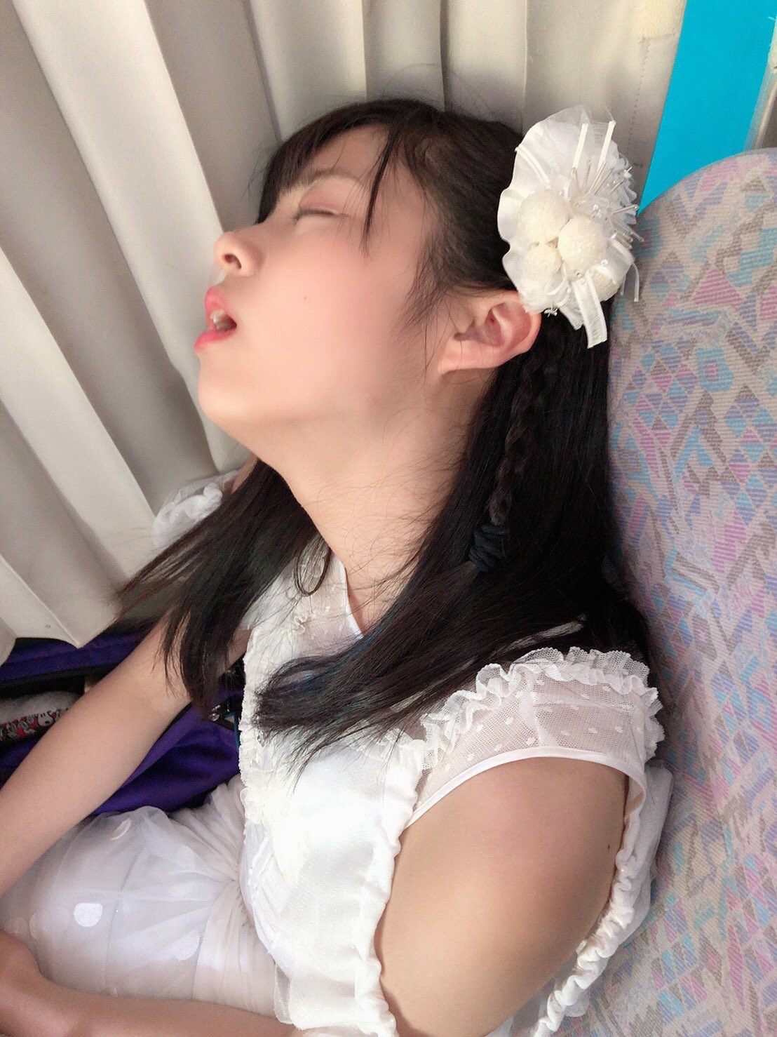 女子小学生　寝顔 アイドルカレッジの🐟鈴木あゆ🐟ちゃー♪ みも今東神奈川駅でＪＲ横浜線に乗り換えたよー♪  (*ﾟ▽ﾟ*)うふふ♪キャハ♪ ねぇ起きてよー！！！ 可愛い寝顔💕 ＃アイドルカレッジ ＃鈴木あゆ🐟 ＃アットジャム https://t.co  ...