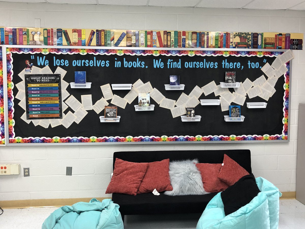 msnewtonsays's tweet photo. Room is a go (though really there’s always 1000 things left to do) and I’m so so so excited for Monday!!! Year 7 is gonna be awesome! #greatfor8 #flmshornets https://t.co/sgH322tA7s