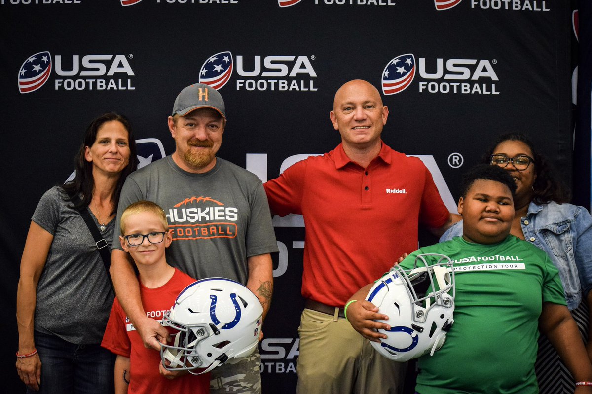USAFootball's tweet photo. Congrats to the winners of the @Colts helmets, courtesy of @RiddellSports!
These kids put in an awesome effort tonight! πͺ #ProtectionTour https://t.co/pMEVX9iD2N