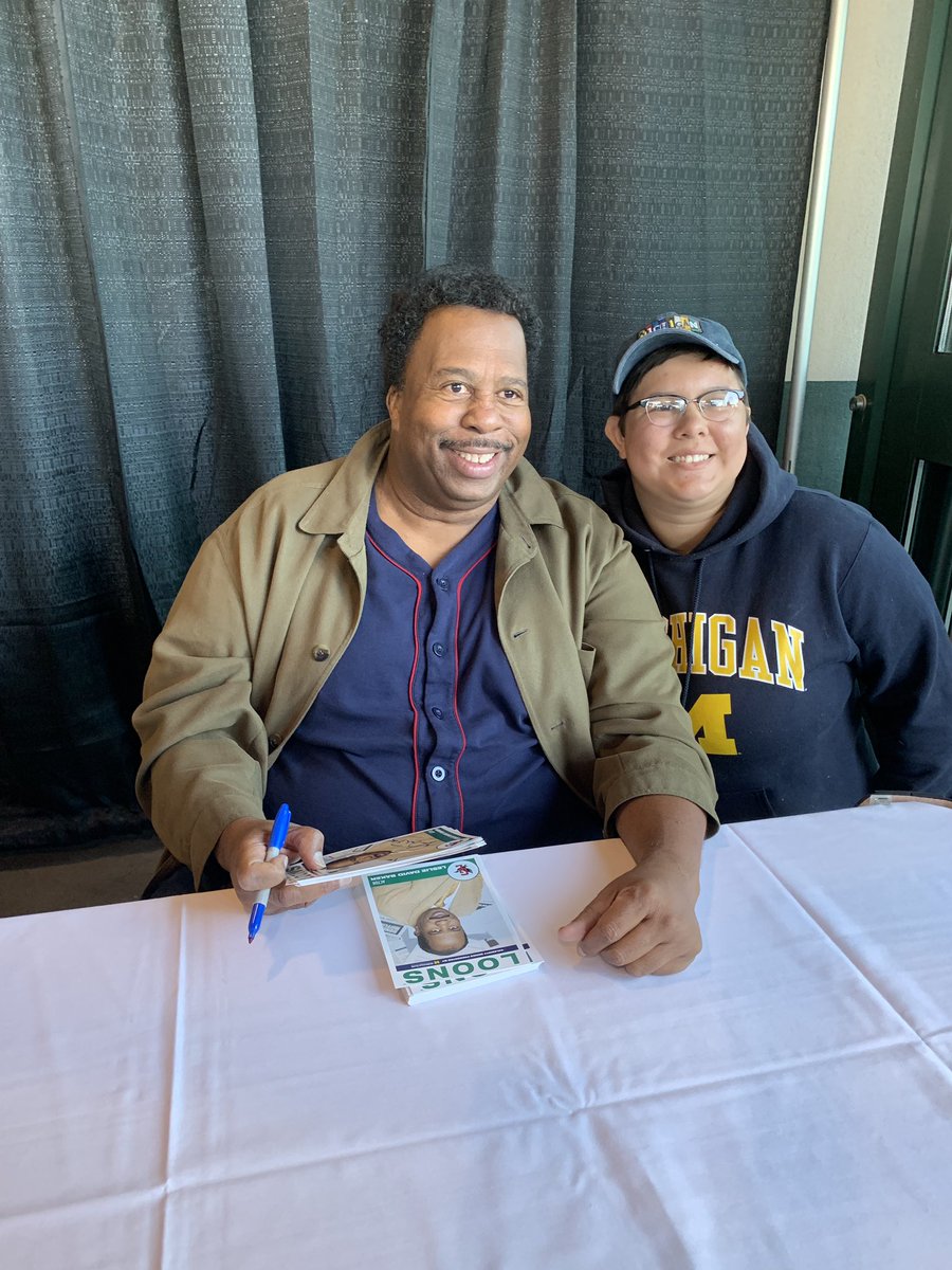MoneyBagsMel20's tweet image. We did it! We got to meet #StanleyHudson! What a super nice guy! @greatlakesloons @theofficenbc #TheOffice #LoonsBaseball