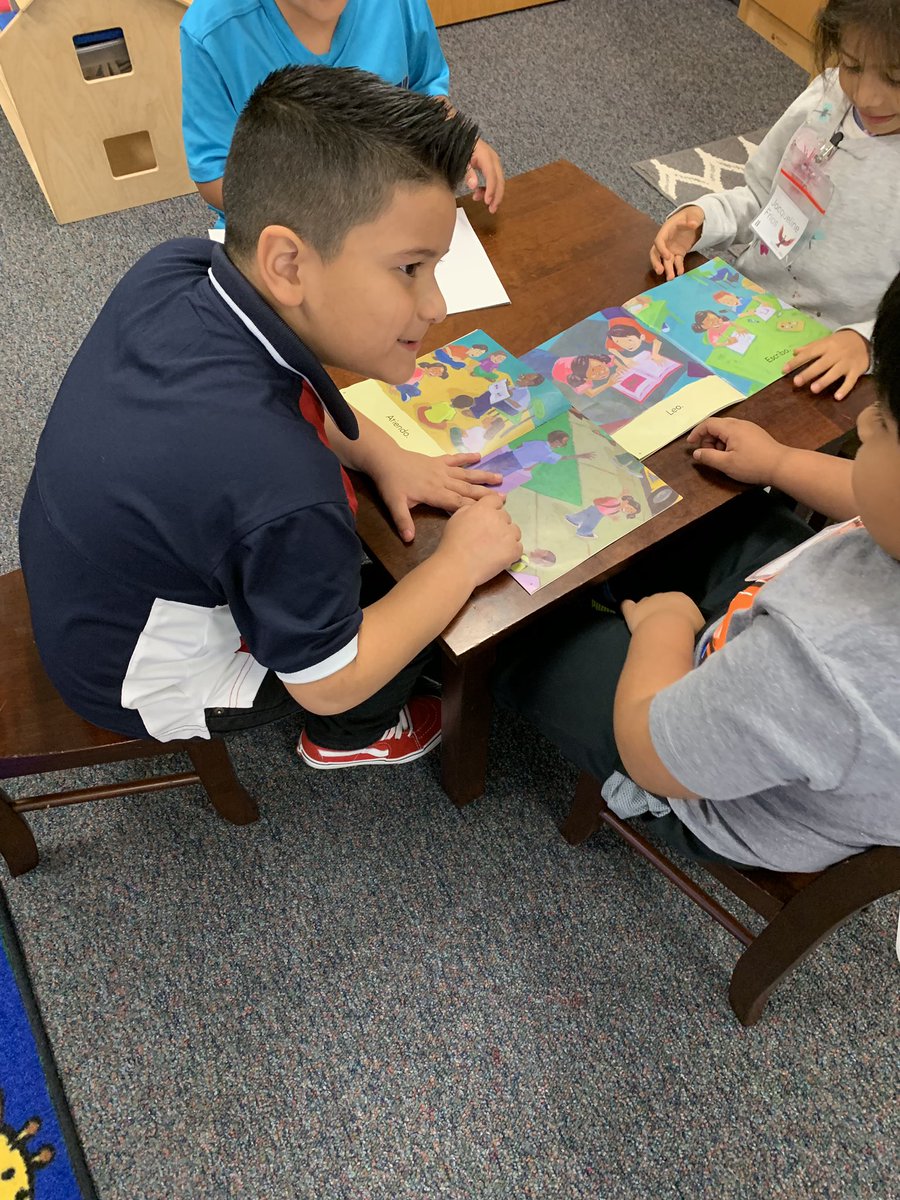 Mrsvallejo_KG's tweet photo. Practicing pointing to the words in the book ♥️ #kinderreads #ilovevickery https://t.co/9Uv3cAbFTU